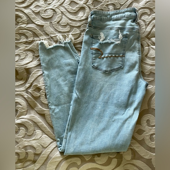 Size 12 Light Washed American Eagle Jeans with rip on the knee - Picture 5 of 5